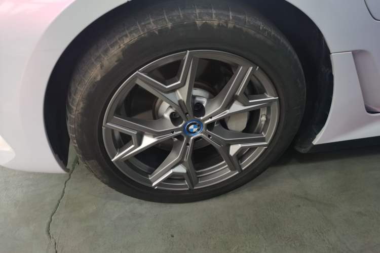 Used BMW i3 2022 eDrive 35 L Left Front Wheel Hub