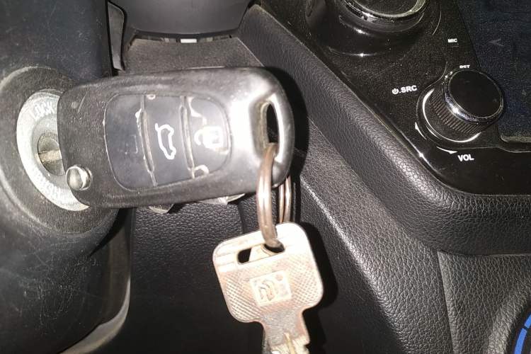 Used Kia K2 2012 Sedan 1.4L MT TOP Commemorative Edition
