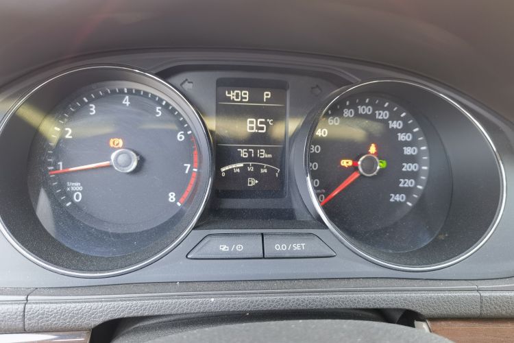 Used Volkswagen Lavida 2015 1.6L Automatic Comfort Edition
