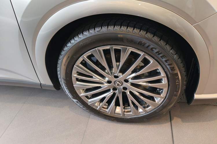 Used Lexus RX 2023 350h Four-Wheel Drive Enjoyment Version Exterior 4