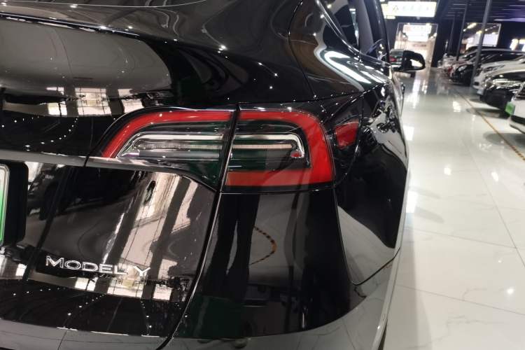 Used Tesla Model Y 2023 Rear-Wheel-Drive Version Right Rear Taillight