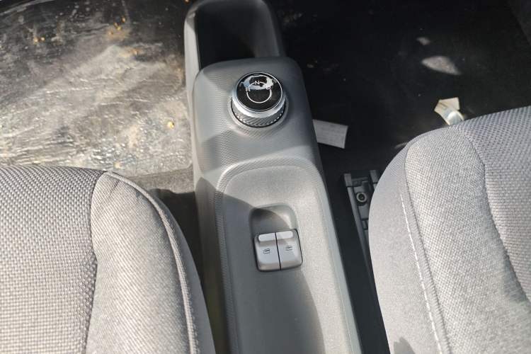 Used Wuling Zhiguang New Energy 2025 Comfort Model Gear Lever