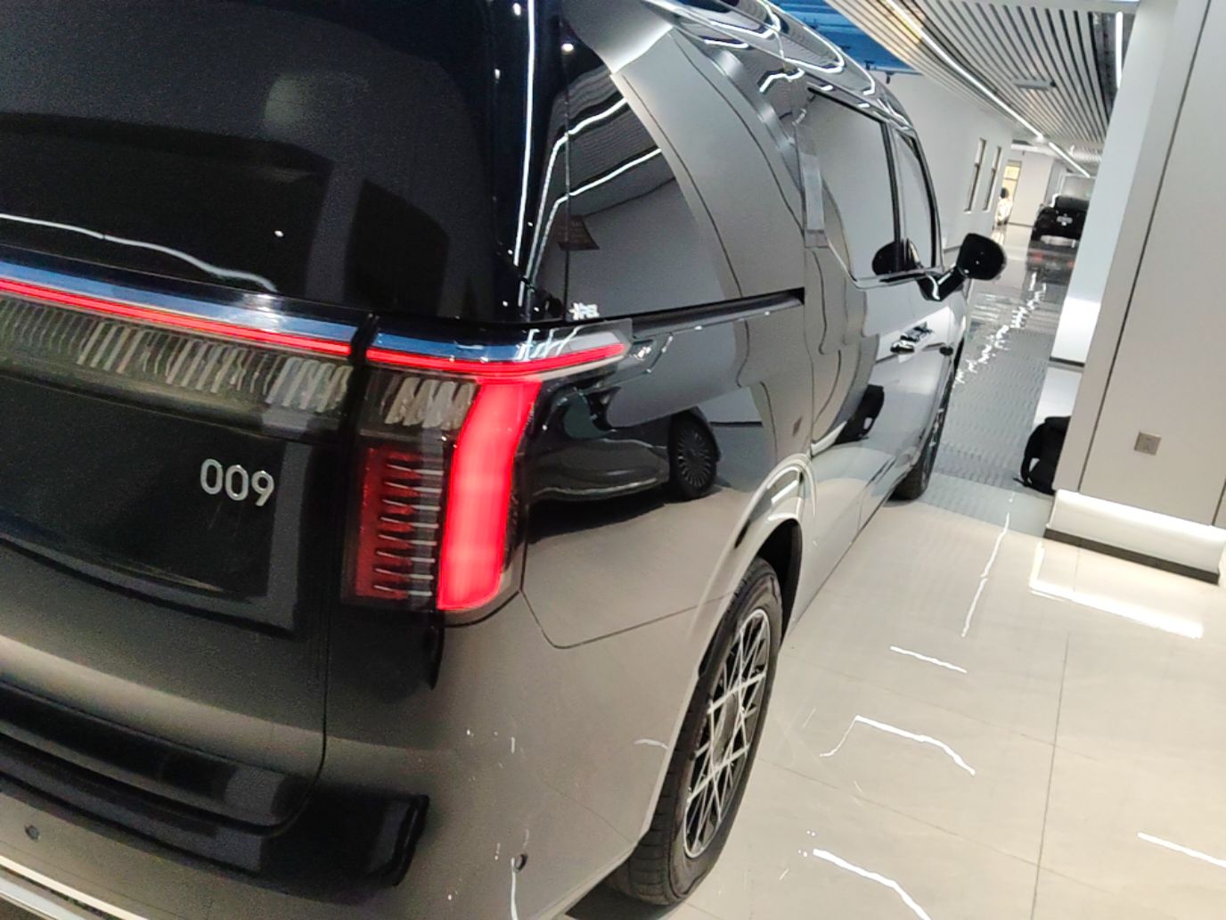 Zeekr 009 2024 Six-Seat Executive Version 4WD 108 kWh — снимка 9