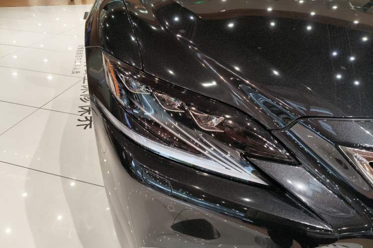 Used Lexus LS 2020 500h Executive Version China VI Standard Right Front Headlight