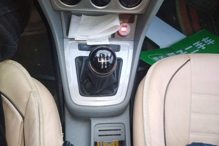 Used Volkswagen Lavida 2013 Revised Classic 1.6L Manual Fashion Edition Gear Lever