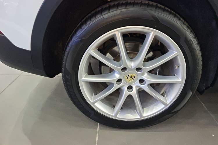 Used Porsche Cayenne 2019 Cayenne 3.0T Right Rear Wheel Hub