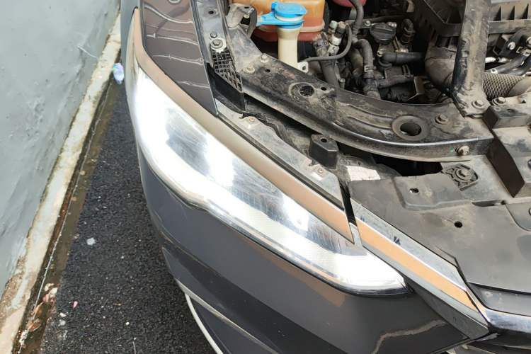 Used BYD Song Pro New Energy 2019 DM 1.5T Four-Wheel Drive Performance Edition Deluxe Model Right Front Headlight