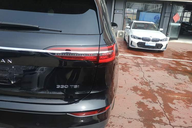 Used Volkswagen Viloran 2024 330TSI Business Edition Exterior 3