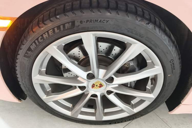 Used Porsche 718 2016 Cayman 2.0T Left Front Wheel Hub