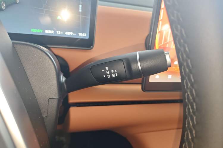 Used Leapmotor C10 2024 210 LiDAR Version Gear Lever