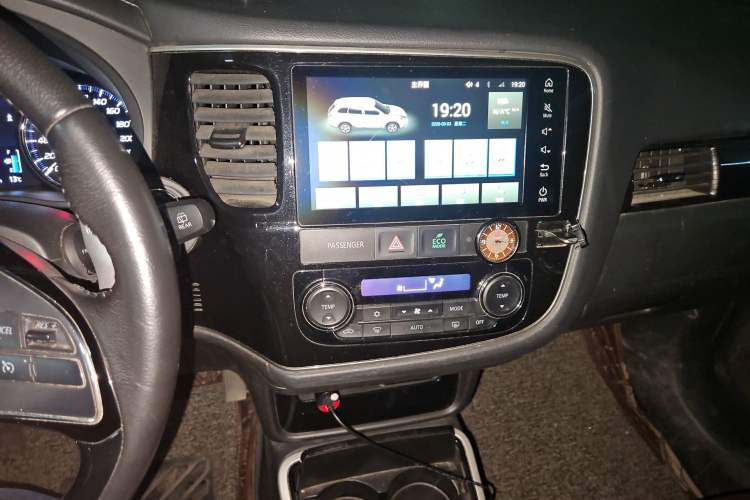 Used Mitsubishi Outlander 2020 2.4L 4x4 Zhi Xiang Edition 5 Seats Audio And AC Panel