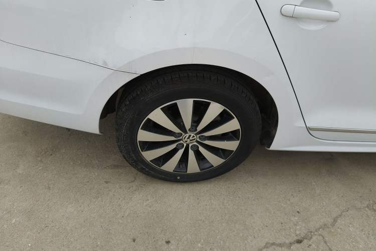 Used Volkswagen Sagitar 2017 1.6L Manual Comfort Model Exterior 5