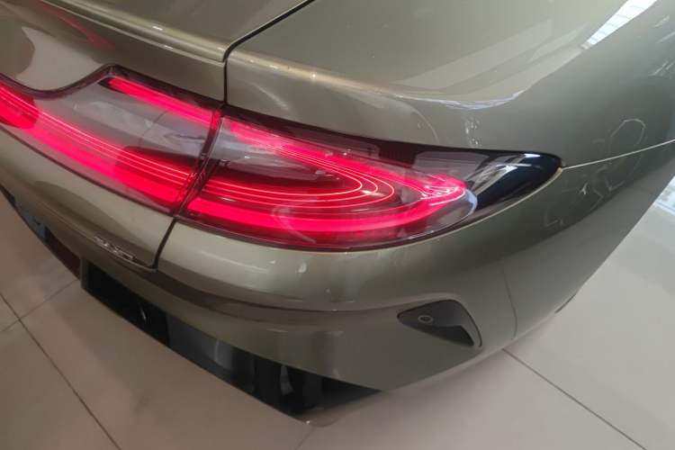 Used Xiaomi Auto SU7 2024 Rear-Drive Ultra-Long Range Advanced Pro-Level Intelligent Driving Version Right Rear Taillight