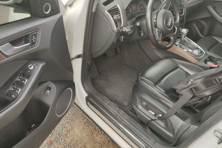 Used Audi Q5 2015 40 TFSI Comfort Model Driver Seat