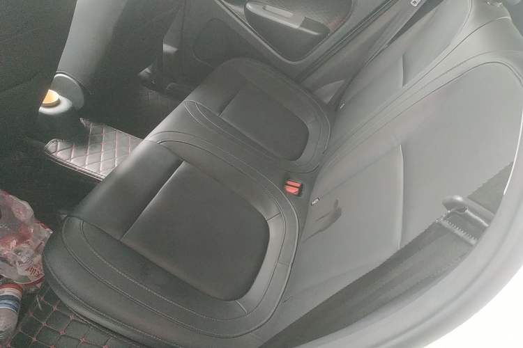 Used ORA Black Cat 2019 351 km Family Edition Left Rear Seat