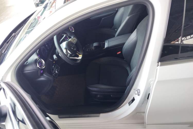 Used Mercedes-Benz A-Class 2022 Second Facelift A 200 L Sport Sedan Fashion Version
