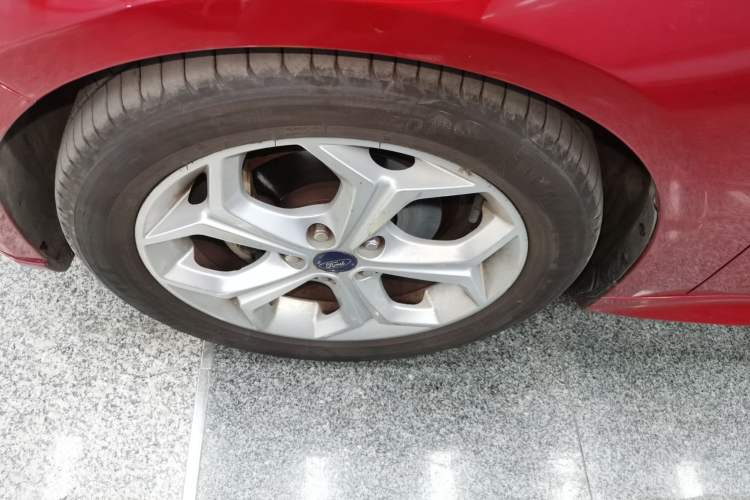 Used Ford Focus 2012 Hatchback 2.0L Automatic Luxury Sport Model Exterior 4