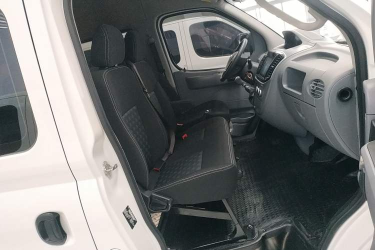 Used SAIC MAXUS Xintu V80 2021 2.0T Manual Classic Aoyuntong Long Wheelbase Mid-Roof 6/7/8/9-Seater