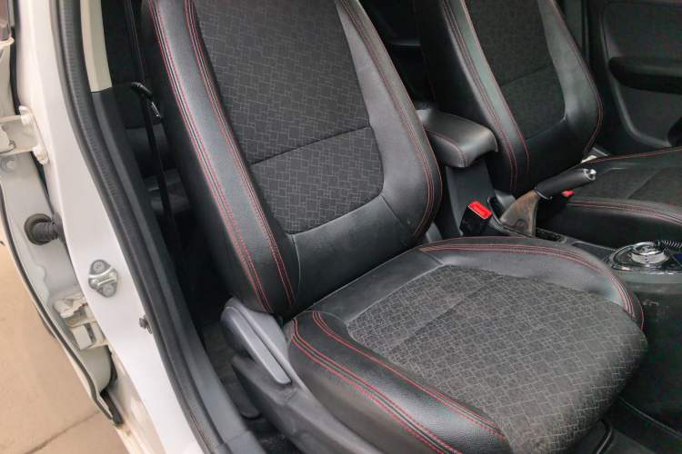 Used Cowin C3 2015 1.5L AMT Gold Diamond Edition