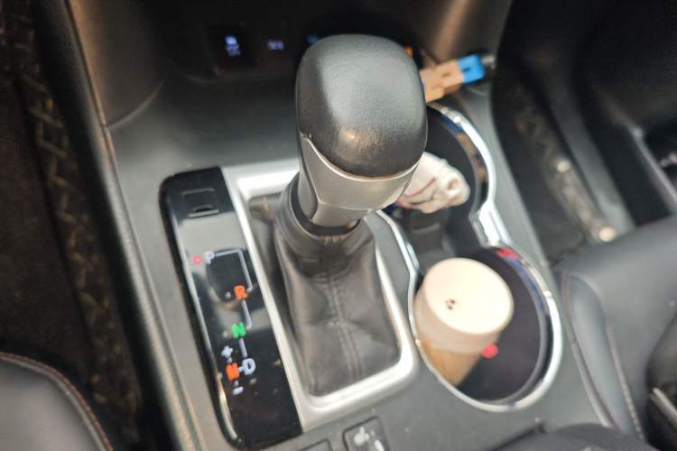 Used Toyota Highlander 2018 2.0T Four-Wheel Drive Luxury Version 7 Seats China VI Standard Gear Lever