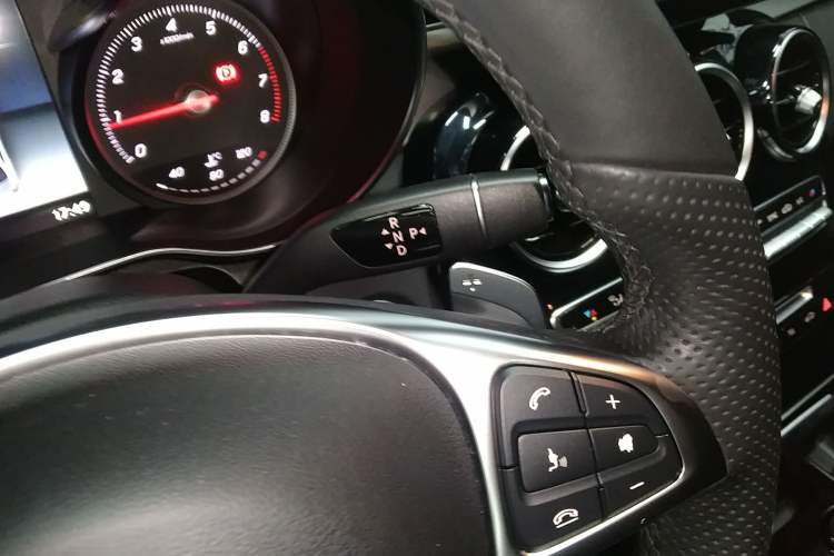 Used Mercedes-Benz C-Class 2018 C 200 Sport Edition Gear Lever