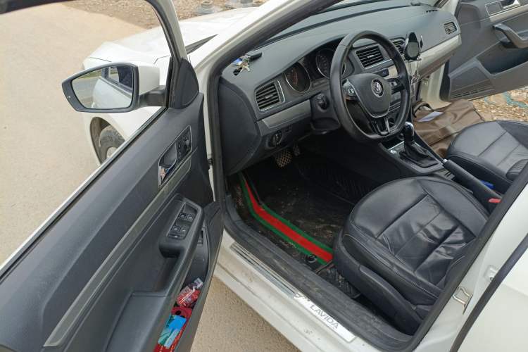 Used Volkswagen Lavida 2017 1.6L Automatic Comfort Edition
