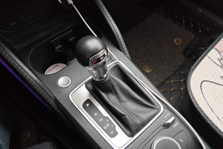 Used Audi Q2L 2020 35 TFSI Fashion Dynamic Model Gear Lever