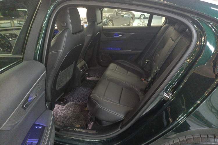 Used Jaguar XEL 2023 2.0T 200 PS R-DYNAMIC Youth Sports Edition
