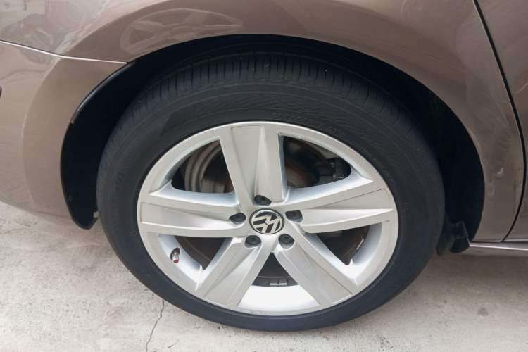 Used Volkswagen FAW-Volkswagen CC 2013 1.8TSI Prestige Model Right Rear Wheel Hub