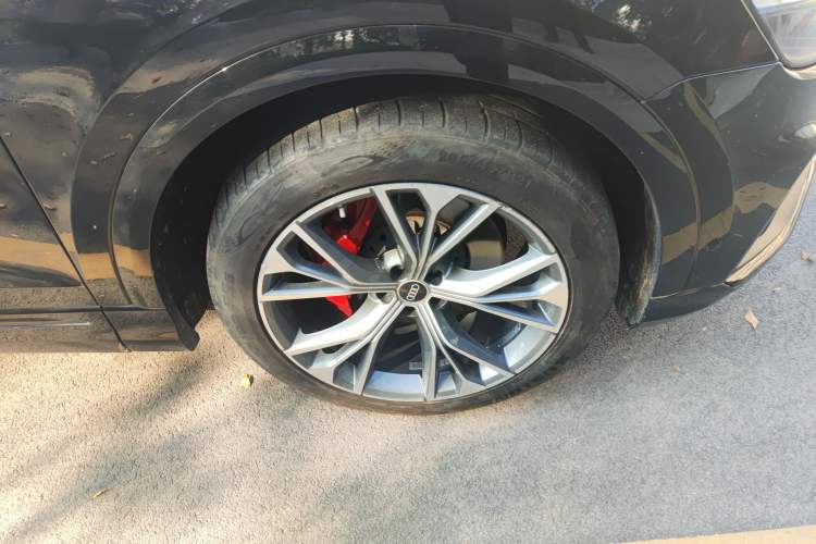 Used Audi Q8 2021 55 TFSI Luxury Dynamic Edition Right Front Wheel Hub