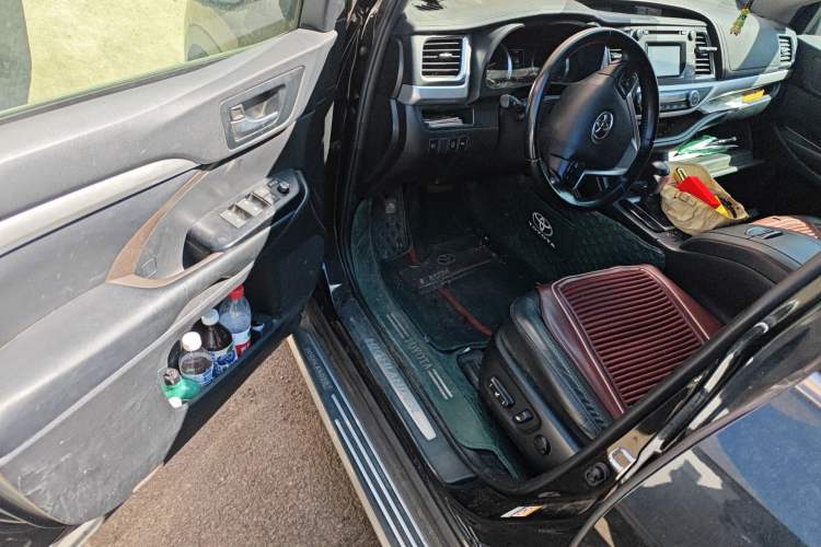 Used Toyota Highlander 2018 2.0T Four-Wheel Drive Luxury Version 7 Seats China VI Standard Driver Seat