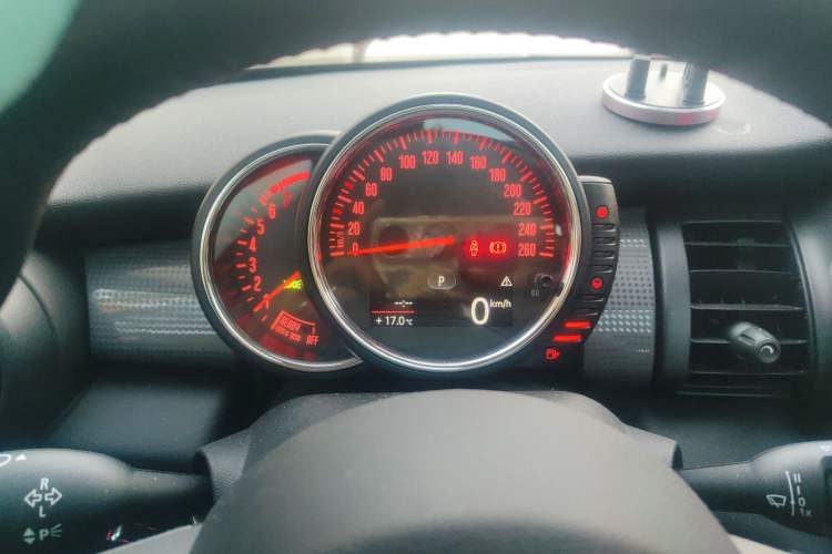 Used MINI 2015 1.5T COOPER Fun Five-Door Edition Instrument Cluster