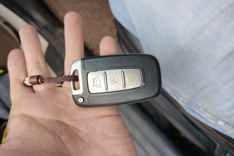 Used Hyundai Elantra (5th Generation / Langdong) 2012 1.6L Manual Leading Model Vehicle Key