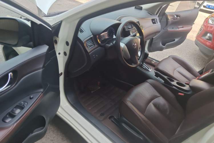 Used Nissan Tiida 2014 1.6L CVT Cool Cafe Edition
