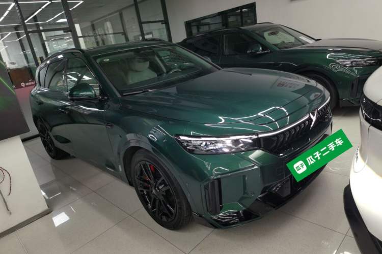 Used VOYAH FREE 2025 318 259 km All-Wheel-Drive Exploration Edition Front Right 45 Deg