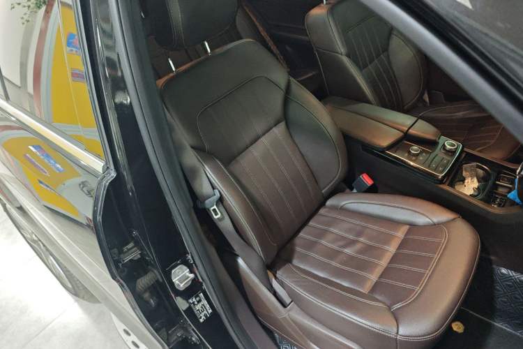 Used Mercedes-Benz GLE 2018 GLE 400 4MATIC Exclusive Edition Right Front Seat