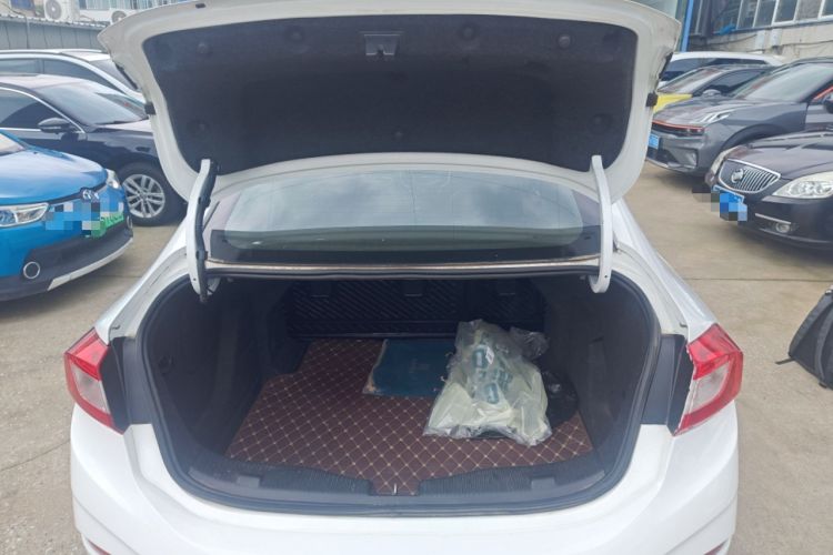 Used Chevrolet Cruze 2018 Revised Version 320 Automatic Pioneer Edition Trunk