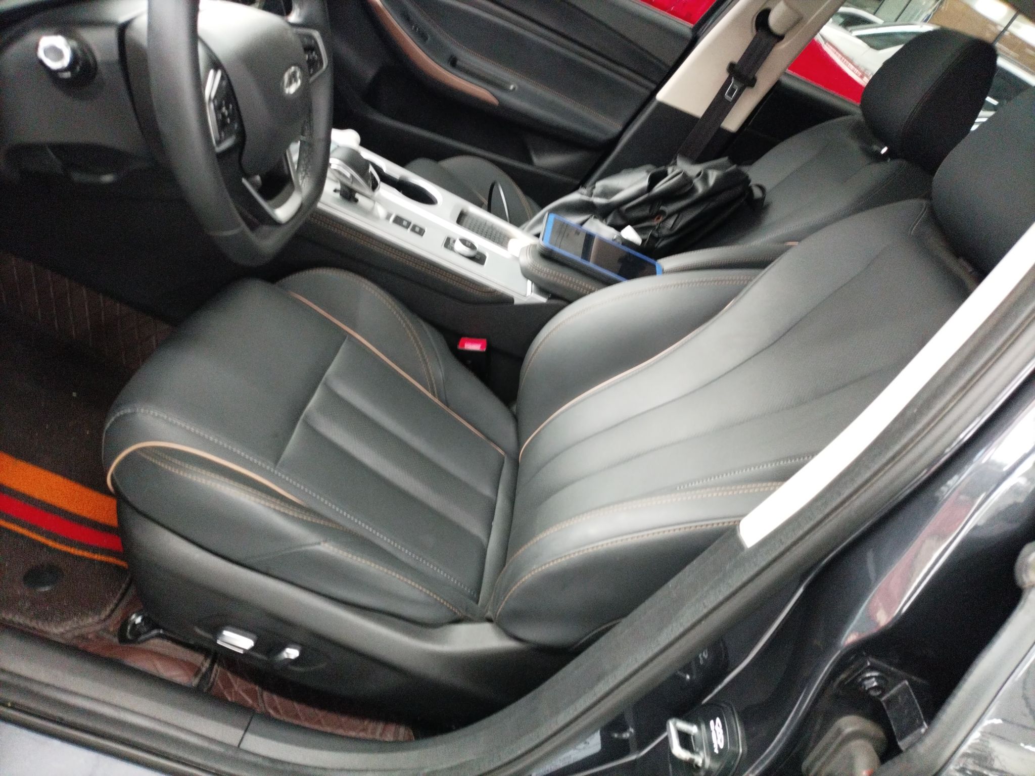 Переднее сиденье в автомобиле