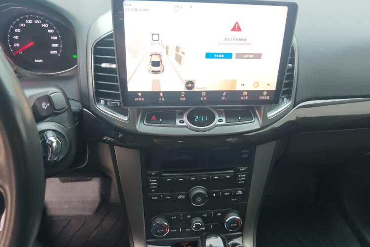 Used Chevrolet Captiva 2017 2.4L Two-Wheel Drive Luxury Edition 7 Seats Audio And AC Panel