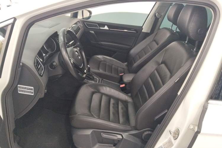 Used Volkswagen Golf 2015 1.4TSI Sportsvan
