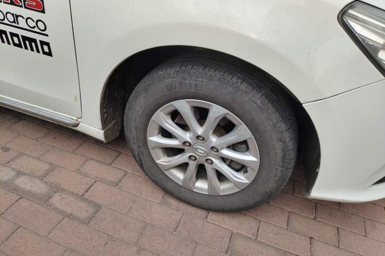 Used GAC Trumpchi GA3S Vision 2014 1.6L Manual Elite Edition Right Front Wheel Hub