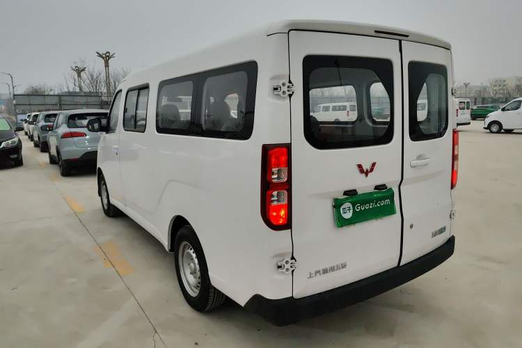 Used Wuling Yangguang 2024 300KM Comfort Version Passenger Van 75kW