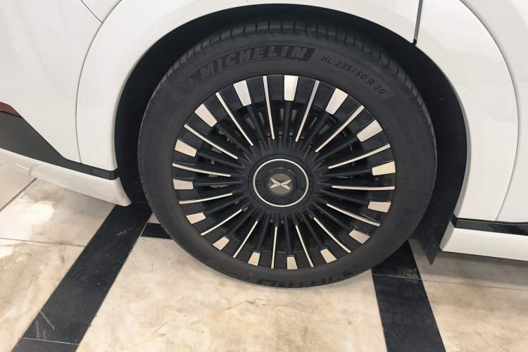 Used XPeng X9 2025 740 Ultra-Long Range Max
