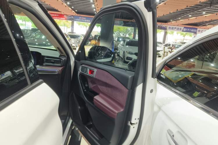 Used Ford Explorer 2023 EcoBoost 285 Four-Wheel Drive Titanium Edition 6 Seats