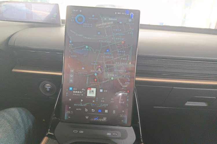 Used Toyota bZ3 2024 517 km Elite PRO Audio And AC Panel