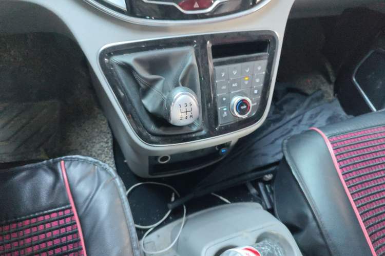 Used JAC Refine M4 2016 2.0L Manual Luxury Version
