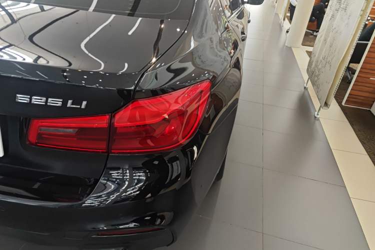 Used BMW 5 Series 2019 525Li M Sport Package Exterior 3