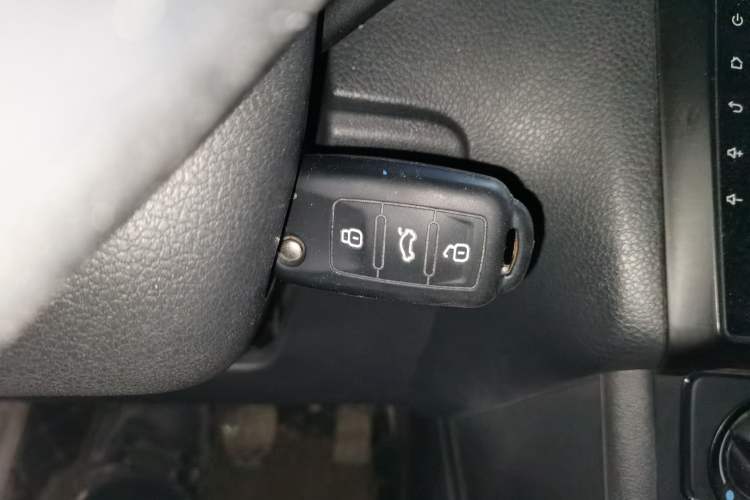 Used Volkswagen Polo 2016 1.4L Manual Fashion Model