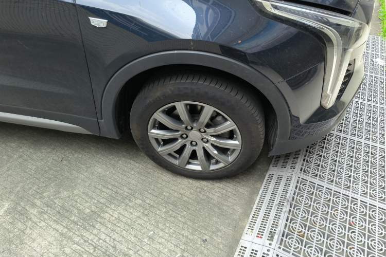 Used Cadillac XT4 2021 28T Two-Wheel Drive Leading Version Right Front Wheel Hub