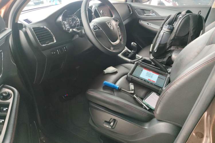 Used Baojun 560 2015 1.8L manual luxury version Driver Seat